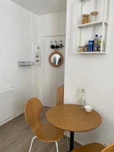 Studio centre ville proche RER A wifi - 3hvězdičkové hotely ve městě Saint-Germain-en-Laye