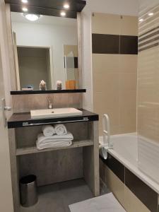 Appartements Residence de la Source by Euclenima : Appartement avec Balcon