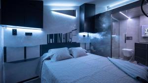 Iron House - Penthouse with Bathtub in Golden Mile & Roman Bridge