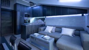 Iron House - Penthouse with Bathtub in Golden Mile & Roman Bridge