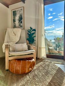 Private Access Retreat 1 Queen Bedroom w Stunning Pool and Ocean Views