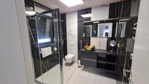 VAL21,VILLA 200 m FROM THE SEA WITH POOL AND FITNESs