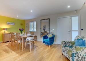 Large 5 bed house close to Crantock beach