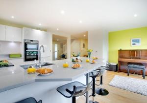 Large 5 bed house close to Crantock beach