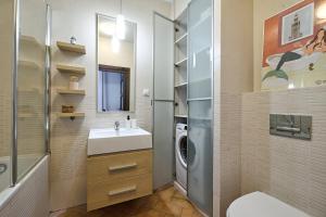 Chic Apartment-Old Town-F502