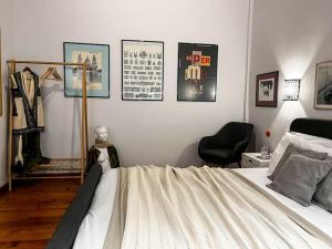 Artistic Athenian Retreat Near the Acropolis