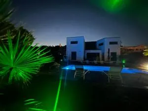 Entre st Raphael, st Tropez a 200M des calanques - 雷以桑布尔