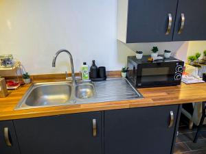 Stylish Bungalow upto 6 guests - Long Term Contractor Apartment