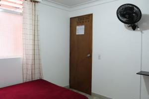 Living Poblado Manila 3029 Habitación Doble con Baño Privado