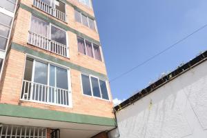 Living Poblado Manila 3029 Habitación Doble con Baño Privado