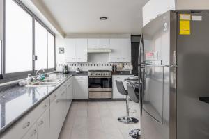 Posh Polanco Stay TVs and Desks in Each Room