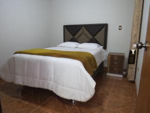 DEPARTAMENTO-Hospedaje EL RINCONCITO II 100m2, 3hab, 4baños, sala, comedor, cocina