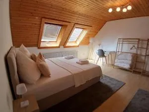 Ferienwohnung Lodge am See - Terrasse - Kachelofen in ruhiger Lage nahe Schluchsee - Küssaberg