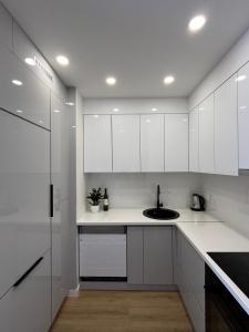 Apartments with parking space Makarska - 23392