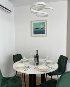 Apartments with parking space Makarska - 23392