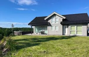 4 Bedroom Amazing Home In Færvik - Eydehamn