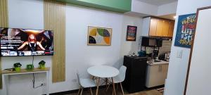 Happy Homestay at Fullerton Suites Condo near Nuvali and Tagaytay