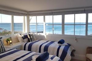 Victorian Beachfront Apartment with Ocean Views - The Coachhouse