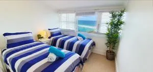 Beachfront Surfside 2BR Apartment - The Coachhouse - Collaroy