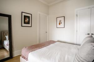 Dupont Circle 2br w wd nr restaurants bars WDC-738