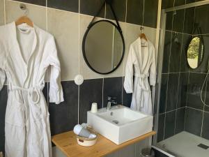 B&B / Chambres d'hotes Par la Dives : Chambre Double avec Salle de Bains Privative