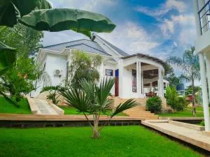 Hellen's Riverside villas - Uru