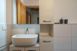 Appartamento con 2 Camere da Letto, Balcone e Terrazza