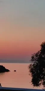 White Lotus seaside apartment - Dhanakós