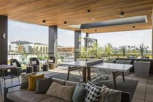 Modern and Lavish apartment - Glendale