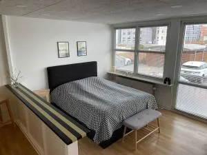 Bo i centrum med egen p-plads, 5G wifi og Apple TV - Kongstrup