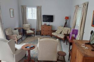 Lourie garden cottage