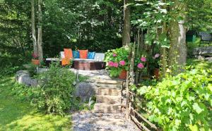 Ferienhaus Lechner am Waldrand mit Sauna, Bergblick und Naturgarten"