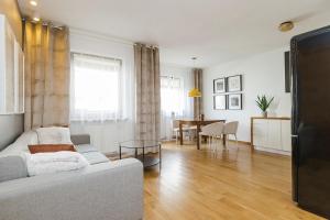 Lanciego - przytulny Apartament z osobną sypialną, Balkon, WI-FI, Natolin, Ursynów