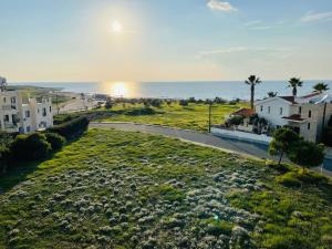 Apartments with a luxurious location near the sea