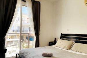 Apartments with a luxurious location near the sea
