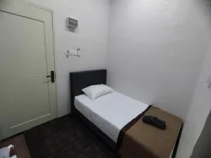 Nafeeza Hotel - Kampong Gong Balai