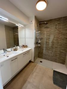 Appartements Superbe appartement lumineux en rez de jardin : photos des chambres