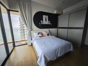 Country Garden Danga Bay Sea View Large Apartment