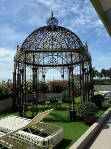 Luxury Seaview Condo on the 23rd Floor