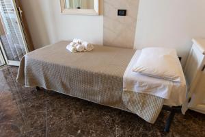 Deluxe Triple Room with Sea View room in Hotel Terrazzo Sul Mare