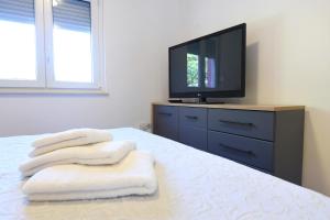 Cozy Maza with Heated Swimming Pool