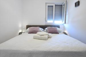 Cozy Maza with Heated Swimming Pool