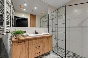 Front Park Apartments with Parking by Lion Apartments