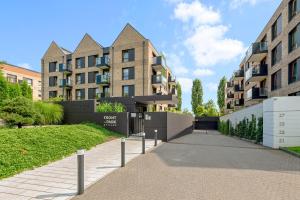 Front Park Apartments with Parking by Lion Apartments