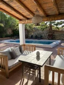 Charmante villa in mooi wit pittoresk klein dorpje - Toril