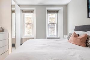 Immaculate 3 Bed Apartment with Private Entrance in Inverleith