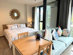 Deck Condo private apartment by Lofty
