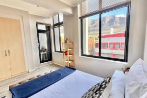 Homey Apartment with Table Mountain Views