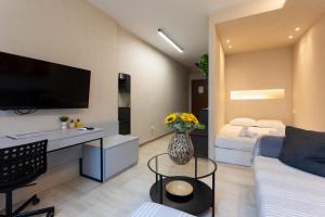 Tsimiski double suites #8