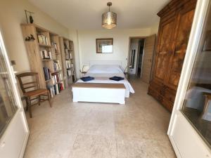 "La Colombe sous les Oliviers" Gîte jusquà 4 personnes - 75m2 - Sur Boooking - Rez de jardin Piscine Vue mer et lac